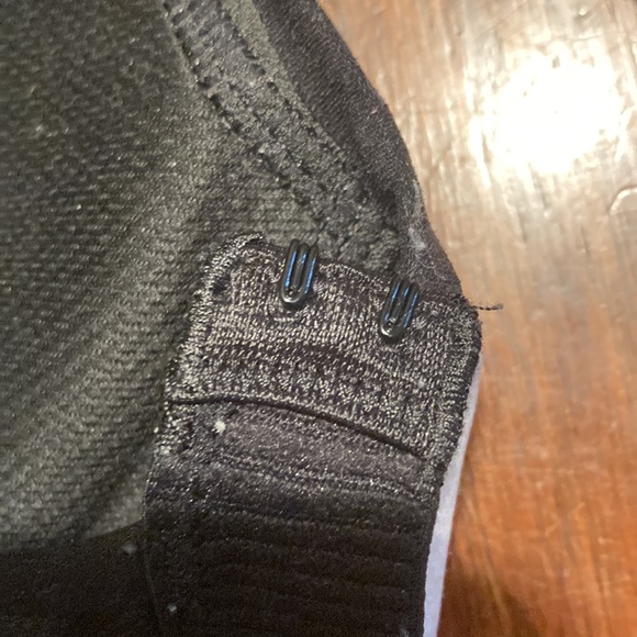 Victoria’s Secret Sport Bra 34C black / white silver glitter cross back sparkly - Picture 5 of 6